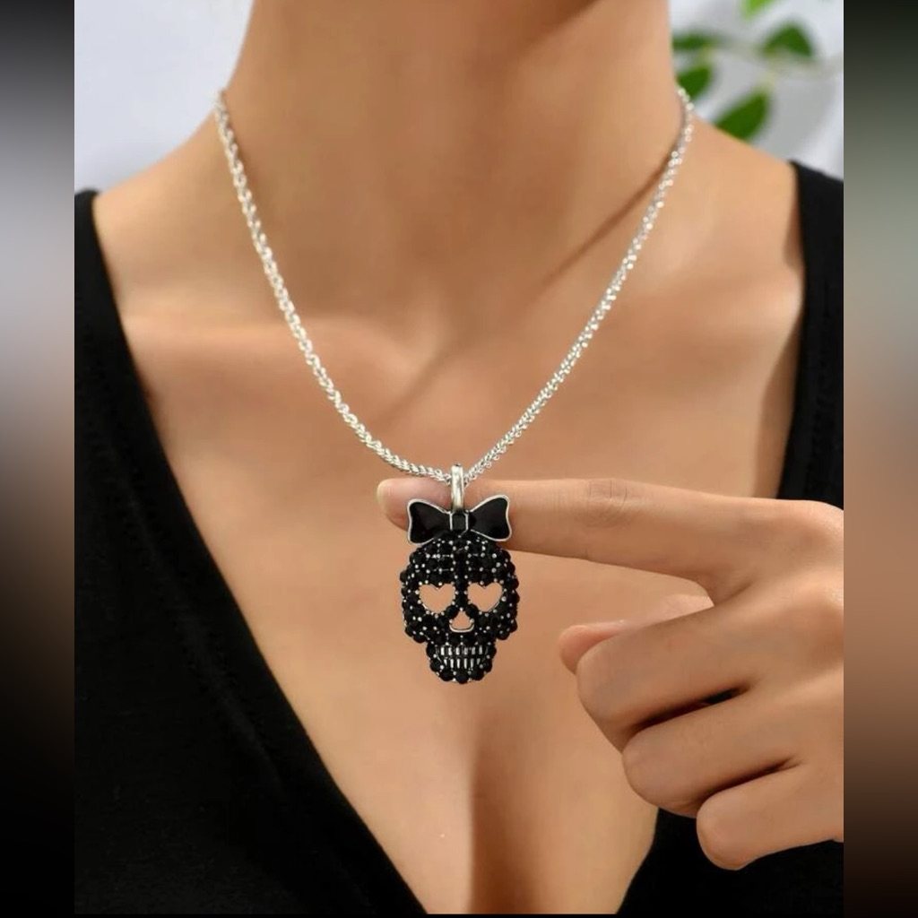 Awesome Rhinestone Skull Necklace 35$
